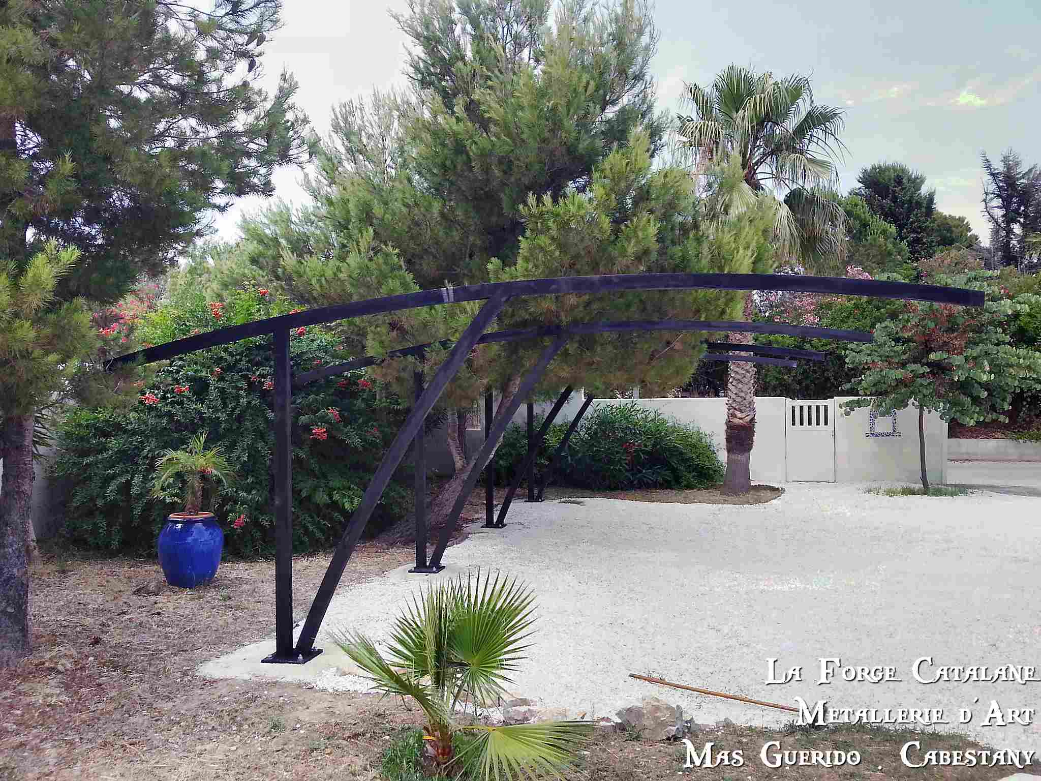 pergola moderne cintrage abris de voiture SOLTIS fer Forge Catalane Cabestany.jpg